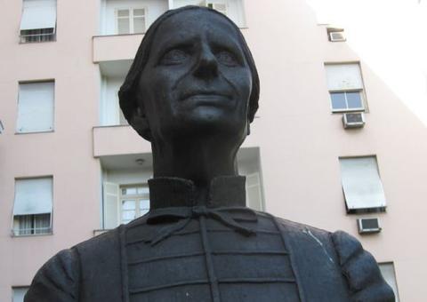 Busto de bronze da Imperatriz Teresa Cristina é roubado no RJ