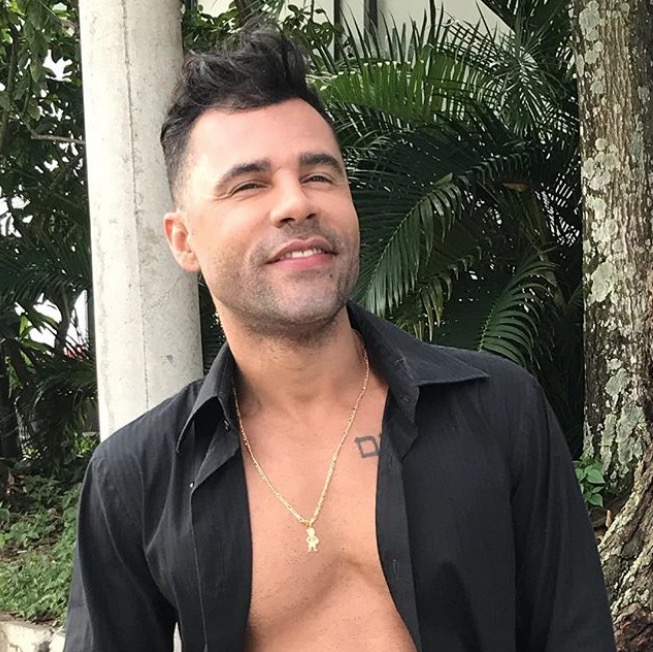 Rodrigo Sant’Anna se declara para namorado nas redes sociais