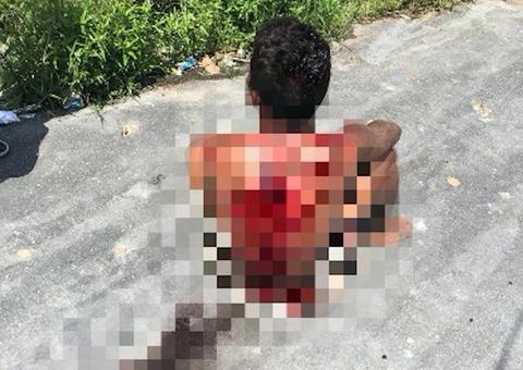 Jovem é espancado e esfaqueado em ´boca de fumo´ em Manaus 