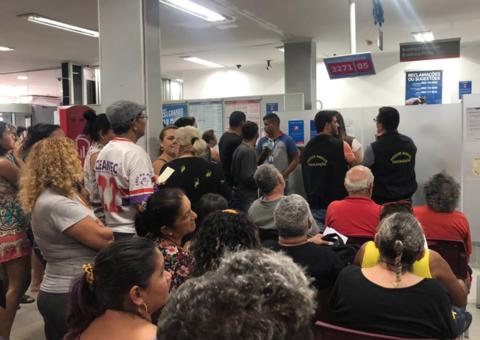Procon faz fiscalização surpresa e multa banco por não cumprir 'Lei das Filas' em Manaus