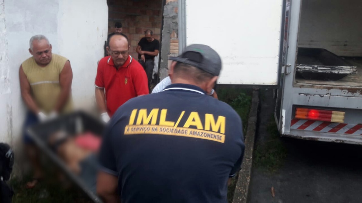 Vendedor de churrascos é morto a tiros em frente a própria casa em Manaus