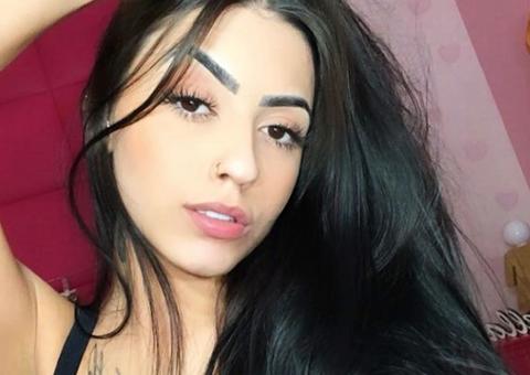 Com close no bumbum, Mc Mirella dança funk de calcinha