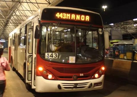 Dupla tenta assaltar ônibus com arma de brinquedo e acaba espancada por populares 