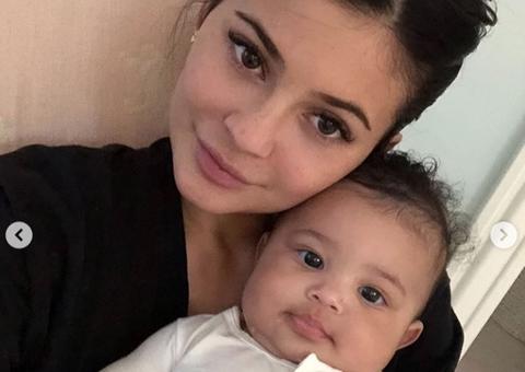 Kylie Jenner faz declaração para filha em aniversário de 1 ano