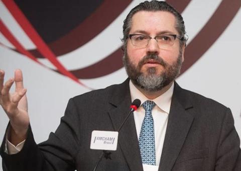 Brasil estuda 'troca de dívidas' com Venezuela caso Maduro caia, diz chanceler