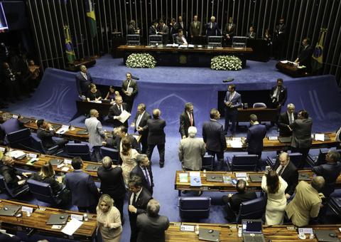 Após confusão, senadores decidem que eleição do presidente será aberta