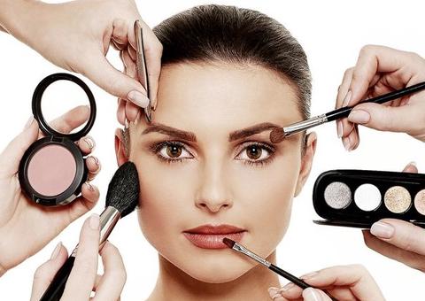 Encontro com blogueira e sorteio de um Dia de Princesa agita shopping em Manaus