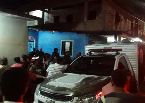 Homem invade residência para fugir de assassinos e acaba morto a tiros em Manaus