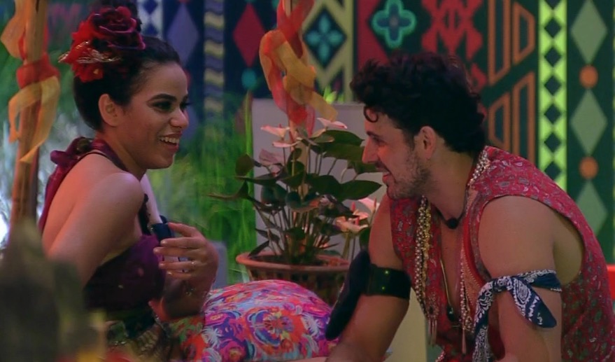 BBB19: Maycon se declara para Elana e diz que não fica mais com Isabella