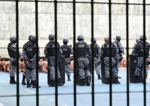 Detentos quebram barra de ferro em cela e escapam de prisão no Amazonas