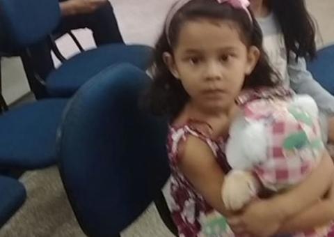 Reviravolta: Menina de 4 anos pode não ter sido sequestrada após 'mãe desmaiar'