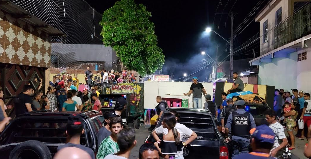 Bloco de carnaval com 600 pessoas é encerrado após fiscalização surpresa em Manaus