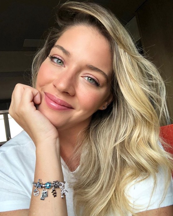 Luma Costa mostra rostinho do segundo filho