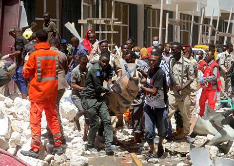 Carro-bomba explode e deixa 11 mortos na Somália