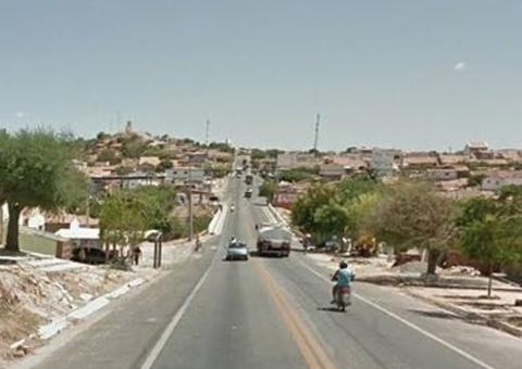 Homem derruba bananas na estrada, tenta recolher e morre atropelado 