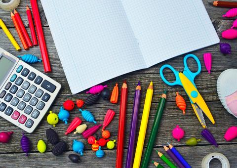 Compras escolares exigem atenção redobrada dos pais, alerta delegado