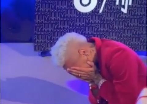 Fã assumido, Neymar chora com presença surpresa da cantora Marília Mendonça em seu aniversário