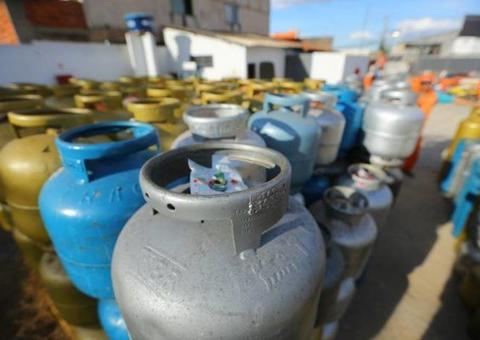 Gás de cozinha sofre novo reajuste e pode custar até R$ 85 no Amazonas