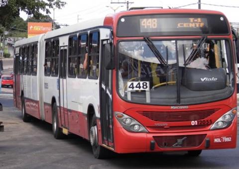 Passageiro de ônibus é esfaqueado ao reagir a assalto em Manaus