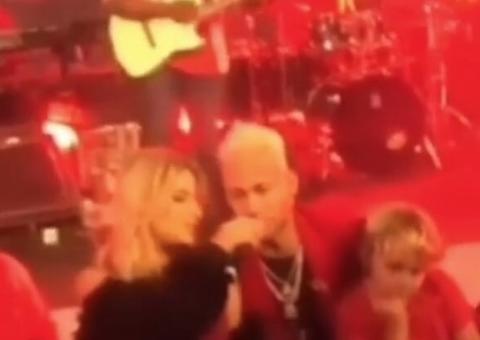 Assumidos? Neymar curte festa de aniversário em Paris com nova namorada 