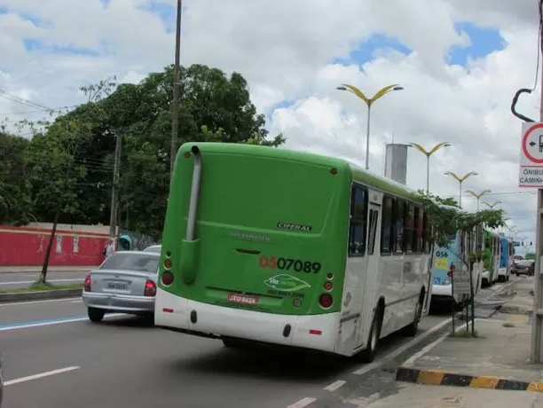 Empresa de ônibus é condenada a pagar adicional a motorista exposto a calor excessivo 