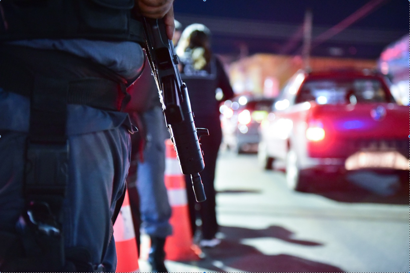 Polícia prende quatro homens e apreende três adolescentes em Manaus 