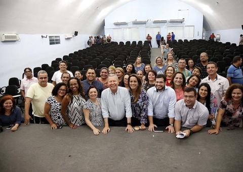 Prefeitura anuncia pagamento do 14º salário aos professores de Manaus 