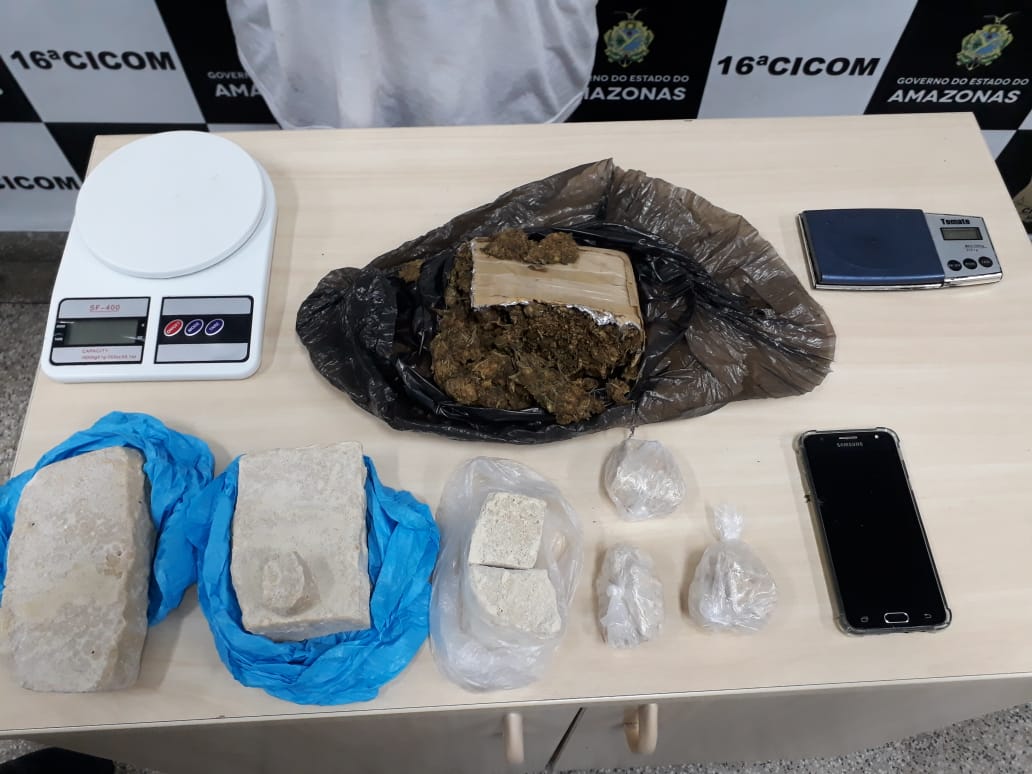 Idosa é presa com 2 kg de drogas em Manaus 