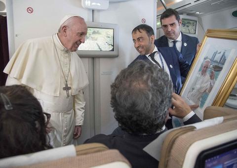 Papa admite que padres e bispos abusaram também de freiras