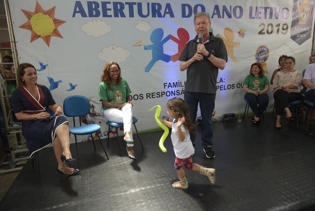 Em entrega de creche, Arthur destaca avanços no ensino público municipal 