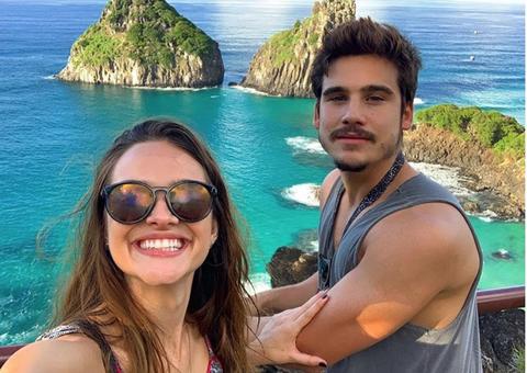 Após fim de novela, Juliana Paiva se declara para Nicolas Prates em viagem romântica