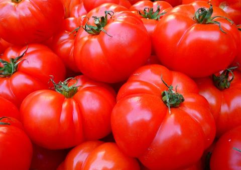 Conheça 10 benefícios do tomate para saúde