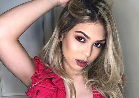 Com visual infantil, Melody comemora 12 anos e posta fotos de seu aniversário no Instagram