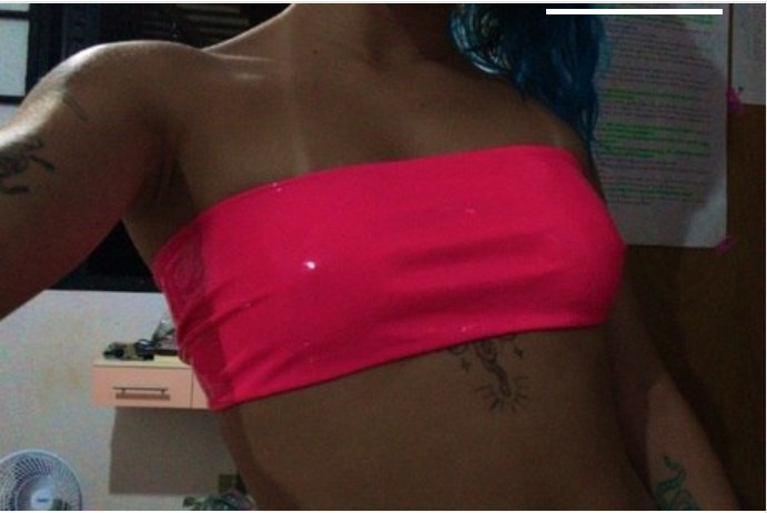 Jovem transforma bola em top neon e viraliza na Web