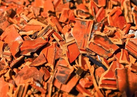 Homem que arremessou telha na ex tem recurso negado pelo TJ