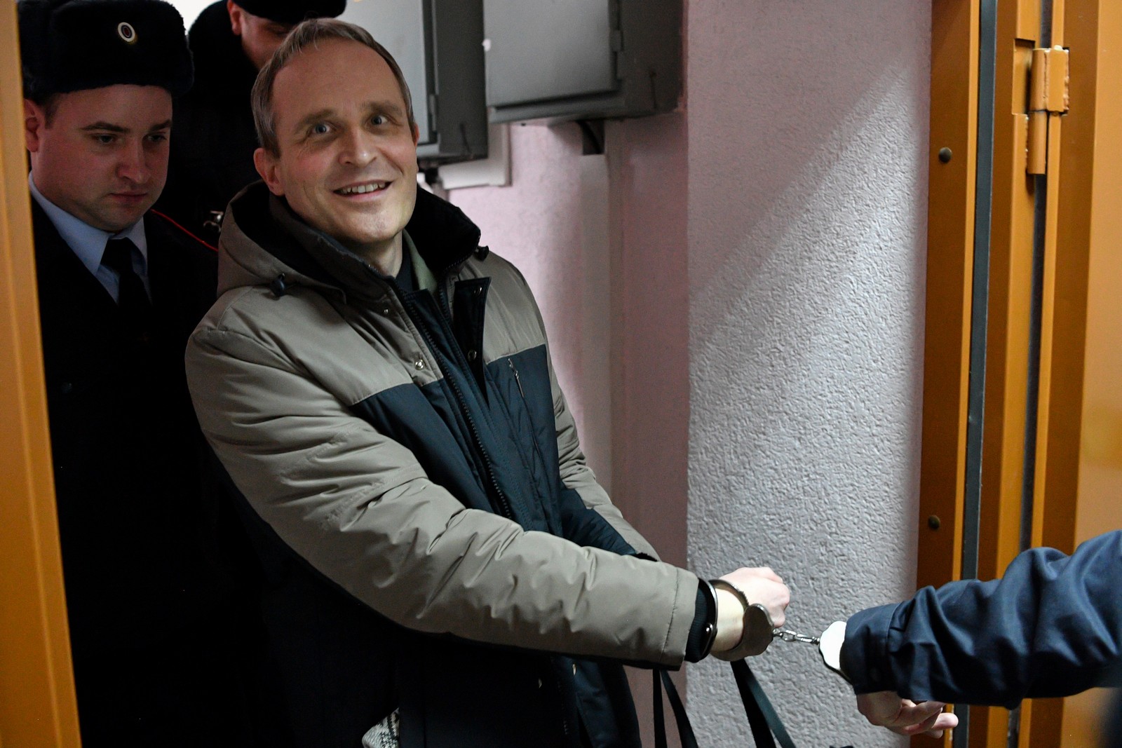 Testemunha de Jeová pega 6 anos de prisão por 'extremismo'