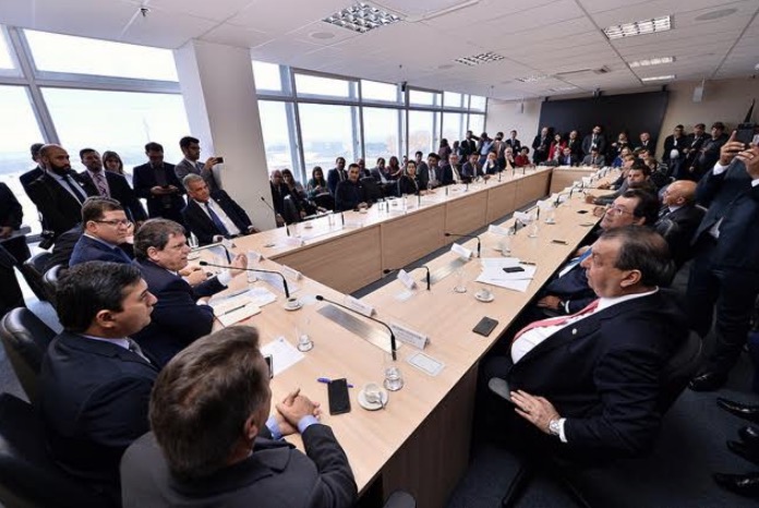 Braga apresenta ao ministro da Infraestrutura alternativa para acelerar obras na BR-319 