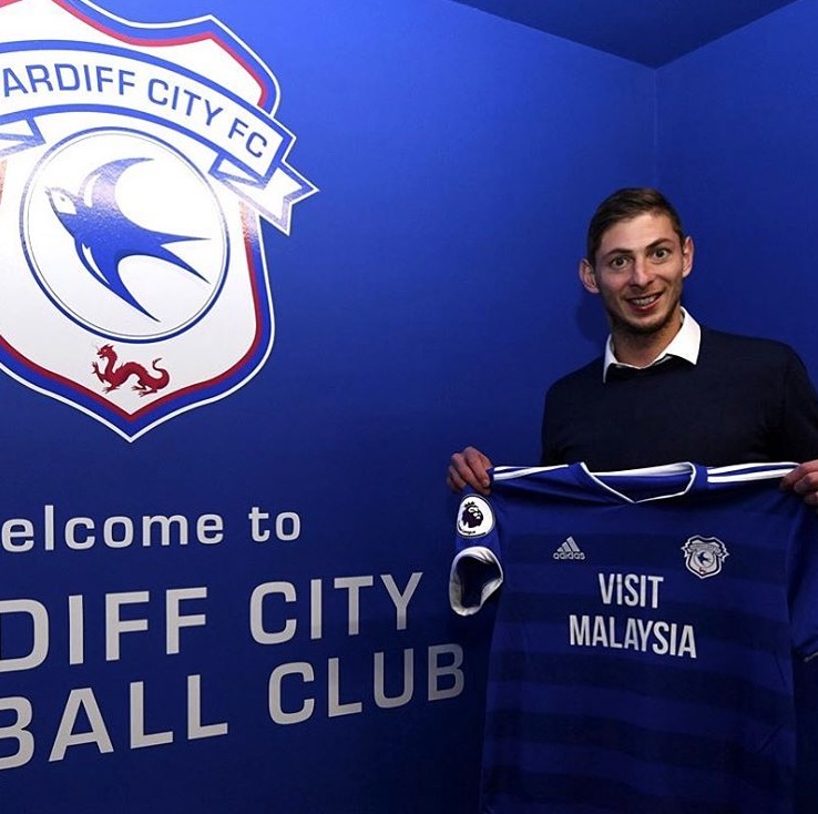 Chefe de resgate se defende de críticas por parar busca inicial a avião com Sala