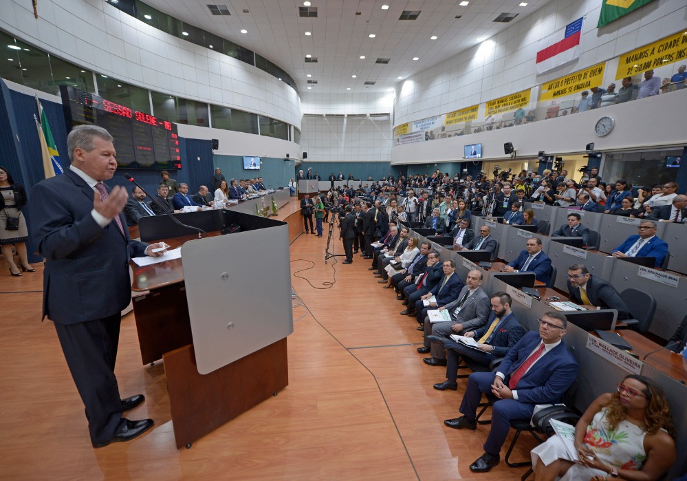 Arthur reabre trabalhos na CMM e afirma que 2019 será ano de muitas obras 