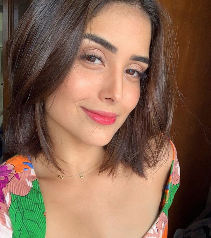 Letícia Almeida radicaliza total em corte de cabelo e deixa seguidores incrédulos