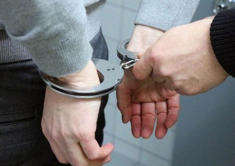 Policiais são presos após cobrar R$ 16 mil para não plantar falso flagrante