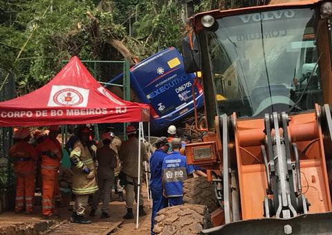Corpo é encontrado em ônibus, e sobe para 6 o número de mortos em temporal no Rio de Janeiro