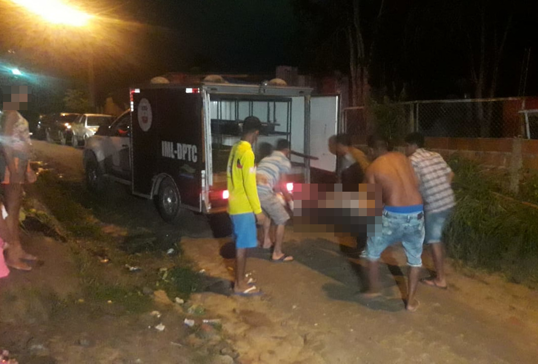 Corpo de homem é encontrado de bruços dentro de casa em Manaus