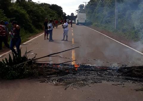 Indígenas fecham rodovia em protesto e prejudicam entrega de medicamentos em hospitais