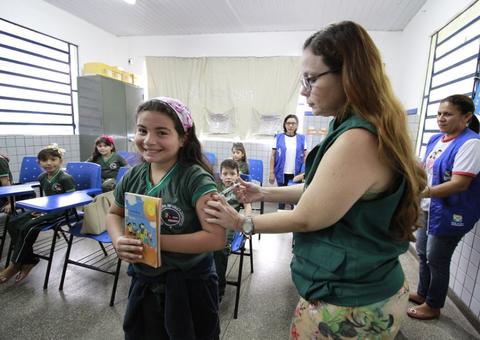 Pais de alunos precisam atualizar cartão de vacina até 31 de maio em Manaus 