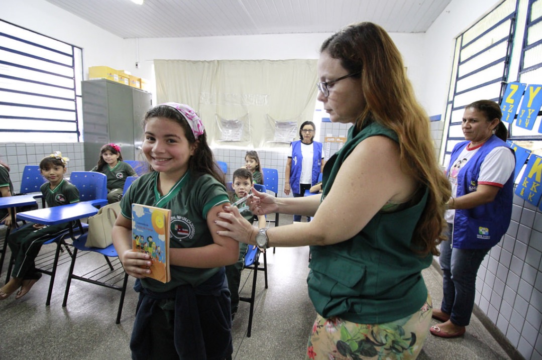 Pais de alunos precisam atualizar cartão de vacina até 31 de maio em Manaus 