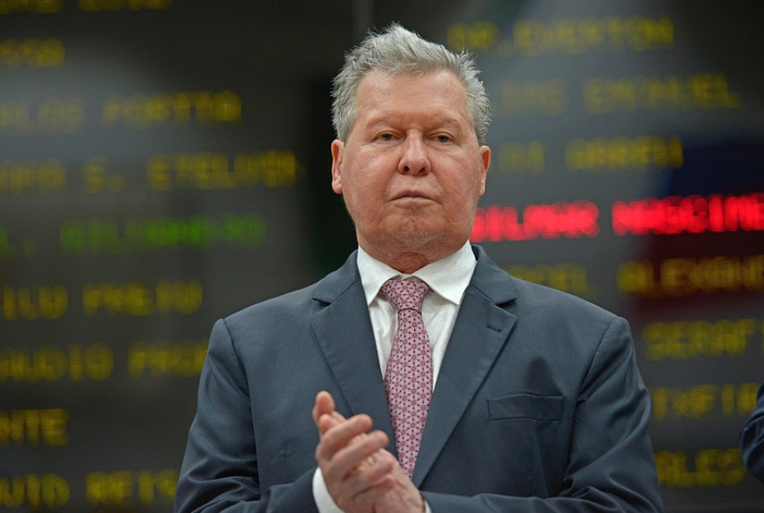 Em novo artigo, Arthur Virgílio lembra grandes desmatamentos na Amazônia