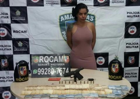 Suposta esposa de 'Marcos Pará' é presa com pistola 380 em avenida de Manaus