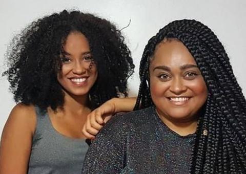 Irmã de Rízia, do BBB19, faz sucesso nas redes sociais após aparecer na plateia