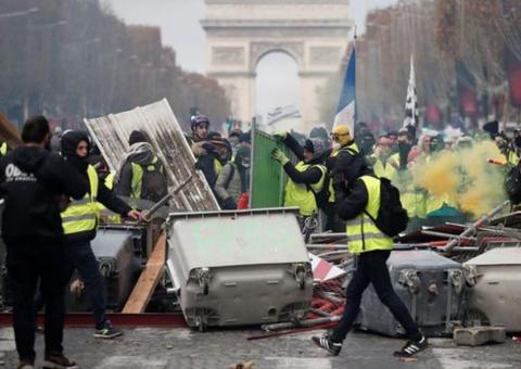 Manifestante perde a mão no 13° dia de protestos dos 'coletes amarelos' na França